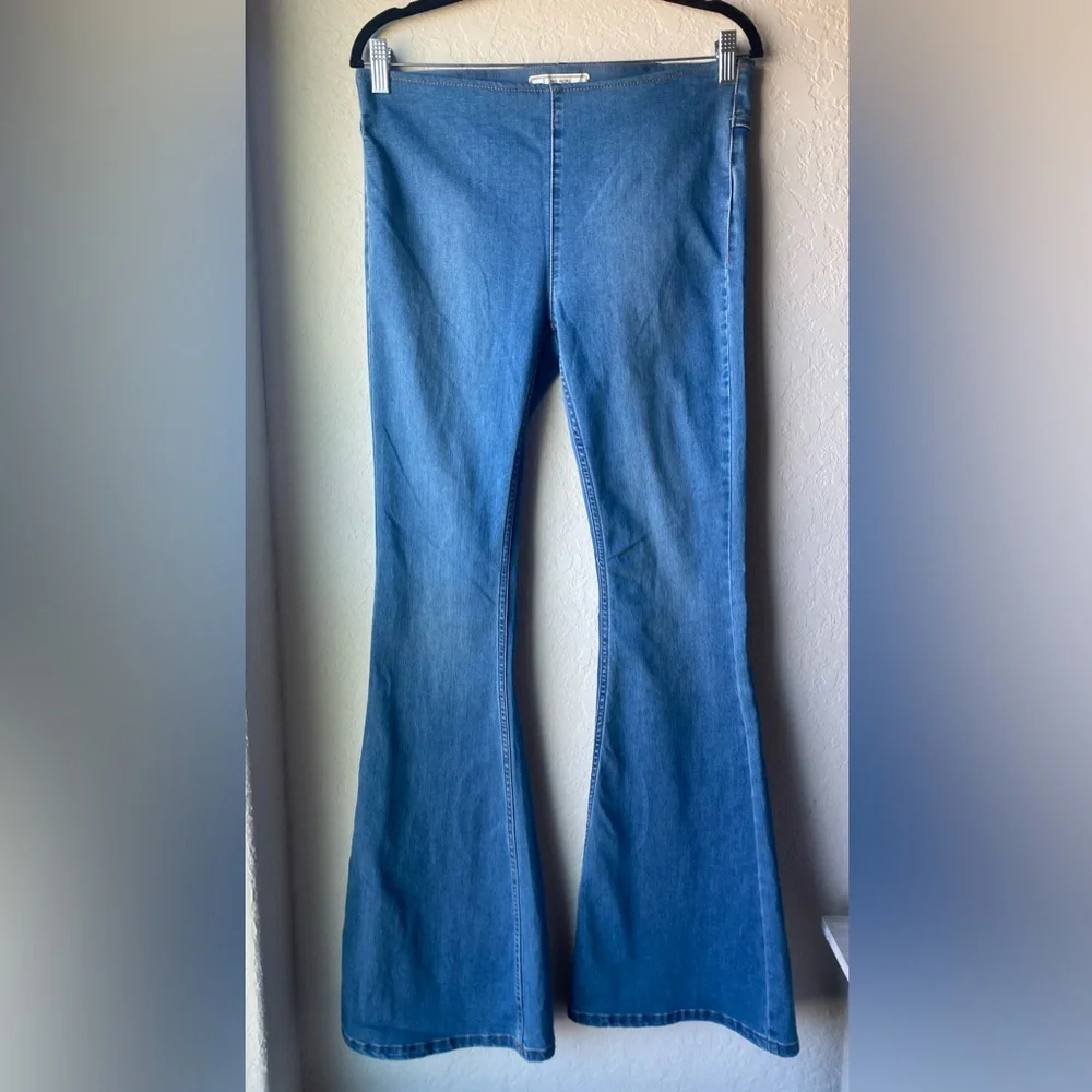 We The Free Penny Pull-On Flare Bottom Jeans ~ Size 28 - Picture 5 of 9